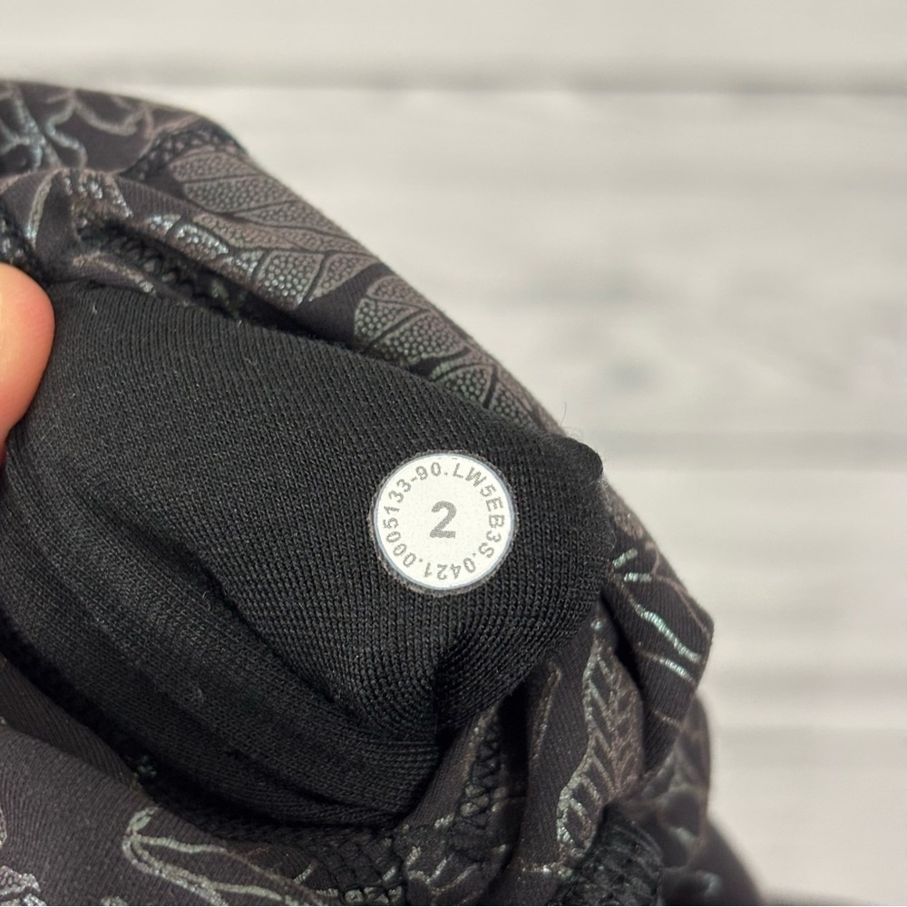 Lululemon Wunder Train High-Rise Tights Flourish Black Iridescent Foil Size 2 - Picture 9 of 10